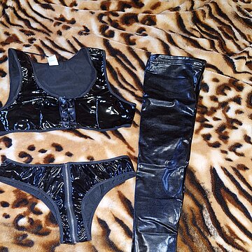 Heißes Set aus BH und Höschen Gr.S in Lack & LederOptik