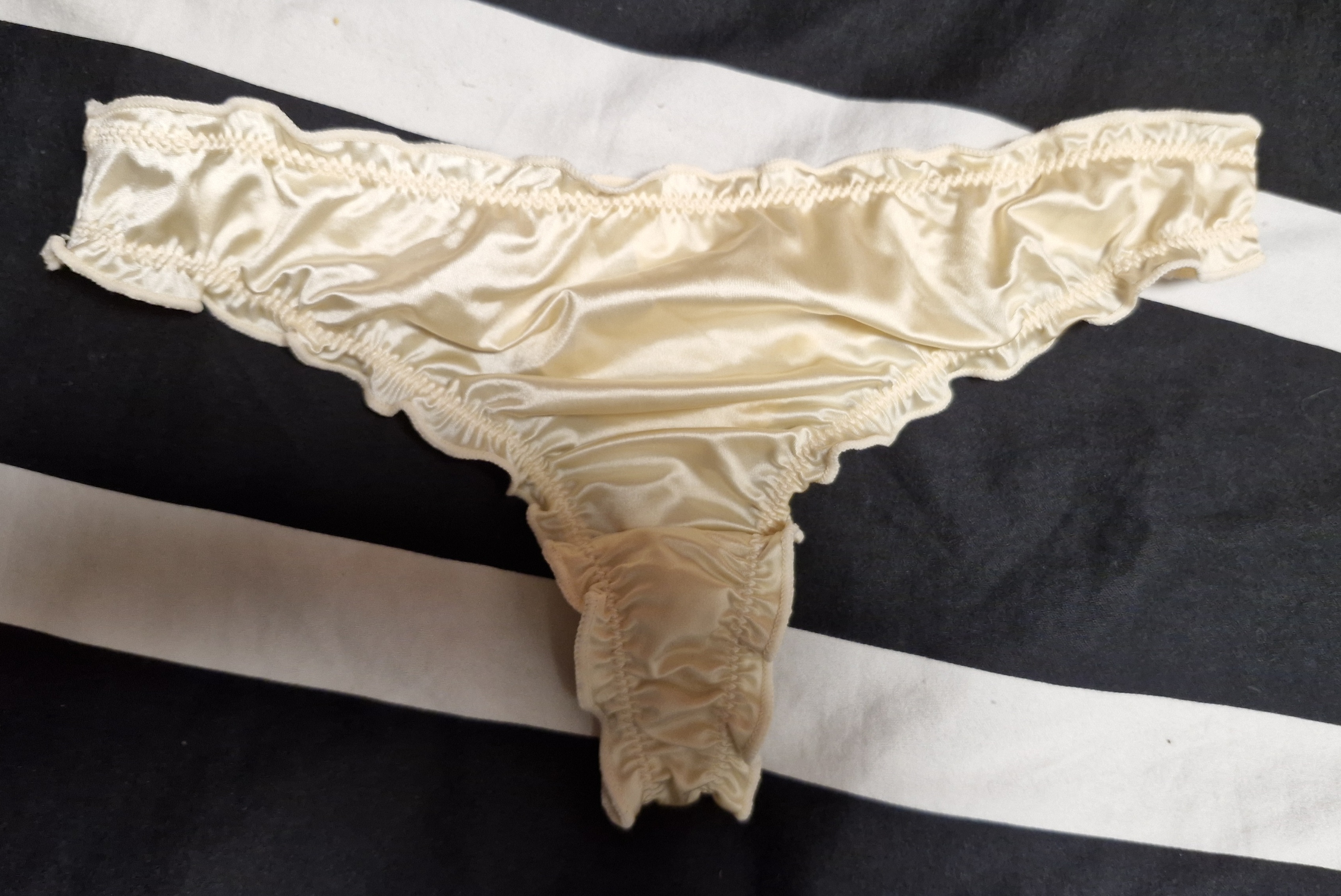 Satinslip Gr.S wie eine 2 Haut 3 Tage getragen